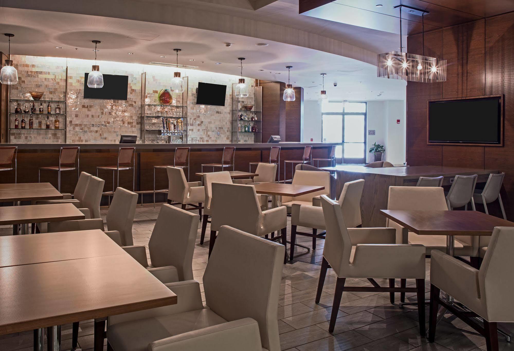 Newport News Marriott At City Center מראה חיצוני תמונה